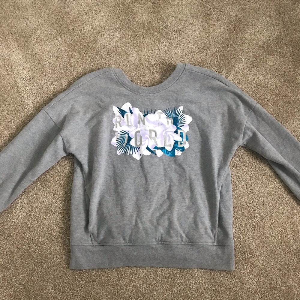 Active wear sweatshirt